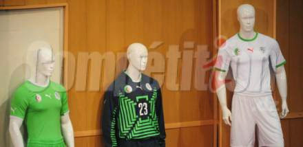 EN : Umbro et Adidas se disputent les Fennecs