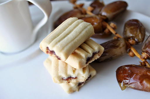 Gâteaux fourrés aux dattes