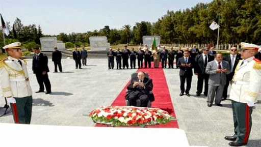 Le président Bouteflika se recueille à la mémoire des chouhada au cimetière d&rsquo;El Alia
