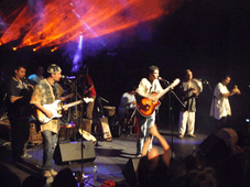 Les groupes Freeklane et Democratoz animent un concert à Alger