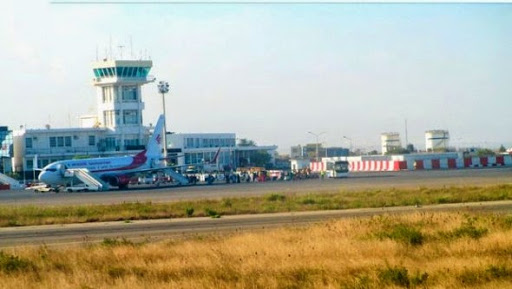 Les ‘‘Pafistes’‘ de l’aéroport international d’Oran accueillent les voyageurs avec des dattes et du lait