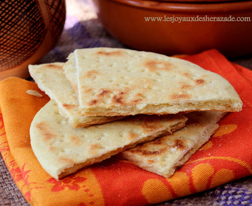 Oran: le pain, un produit incontournable sur les tables et dans les décharges