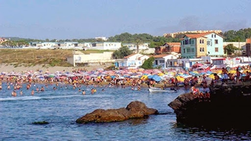 Ramadhan: les plages de Boumerdes continuent de drainer les estivants de jour comme de nuit