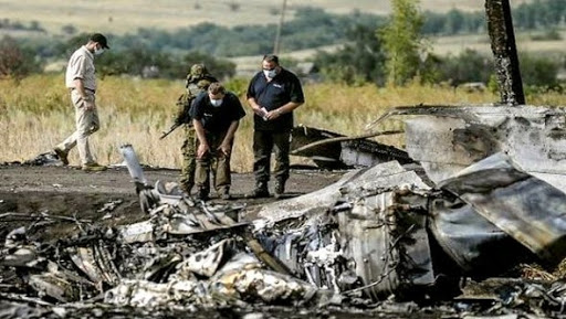 Avion malaisien: 65 victimes identifiées (experts)