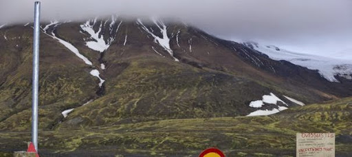 Eruption d&rsquo;un volcan en Islande, le trafic aérien interdit