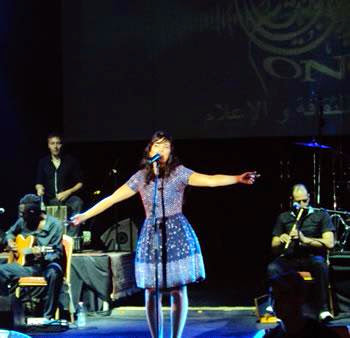 Indila et farah youssef au casif de sidi fredj : Deux poids, deux mesures