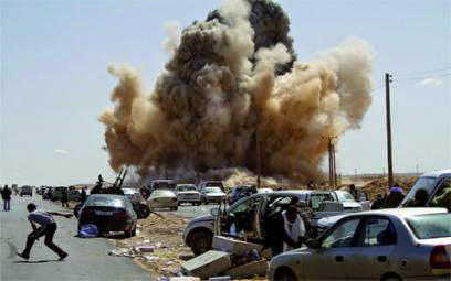 La Libye s’enlise dans le chaos, Des avions non identifiés bombardent Tripoli