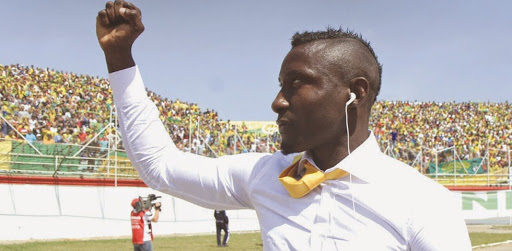 Les matchs en professionnel et amateur ajournés, Les premières sanctions