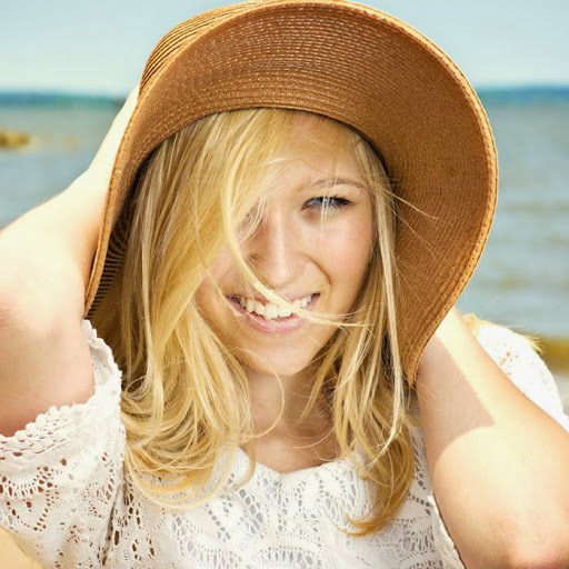 Mes gestes beauté avant, pendant et après la plage : Des cheveux protégés