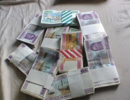 transfert illegal de fonds en devises : arrestation de 3 personnes et saisie de plus de 300 mille euros