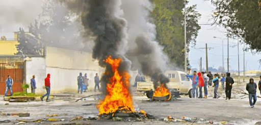 Un véhicule incendié et affrontements nocturnes : Toujours la tension à Ghardaïa