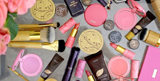 Adoptez une hygiène impeccable pour bien conserver vos cosmétiques