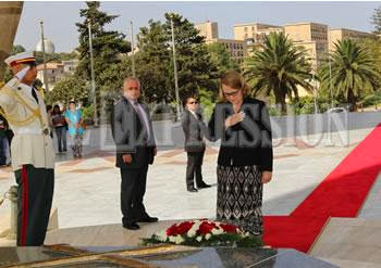 Elle s’est rendue, hier, au sanctuaire des martyrs (maqam echahid) : L’ambassadrice us sur les chemins de l’histoire