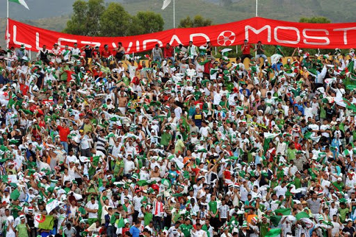 EN : L’Algérie menacée d’un huis clos à domicile