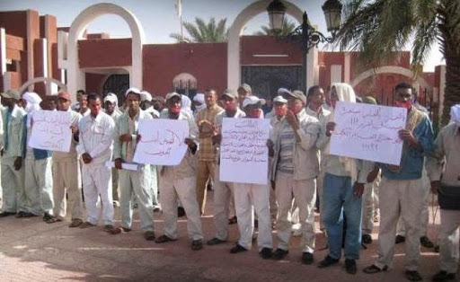 Ils exigent des salaires équitables et un statut, Sit-in des travailleurs de la raffinerie de Sbaa