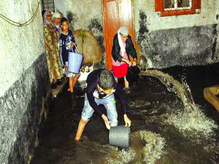 Intempéries à tiaret : Un mort, un pont effondré et plusieurs habitations menacées