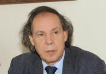 Mokrane Ait Larbi: l’armée doit accompagner le changement démocratique avant de se retirer dans les casernes