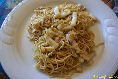 Nouilles chinoises sautées aux calamars