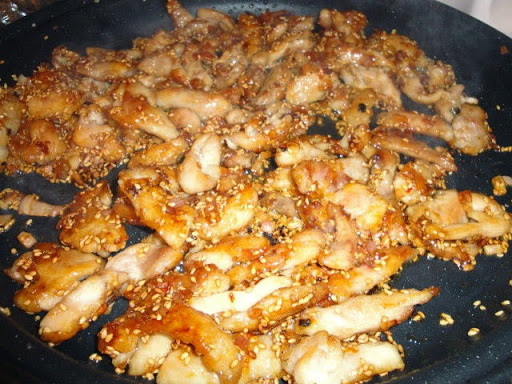 Poulet caramélisé au sésame