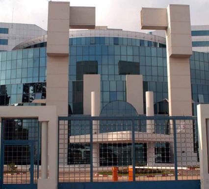 Projet de loi de Finances 2015, Moins d&rsquo;impôt pour les entreprises et de nouvelles taxes