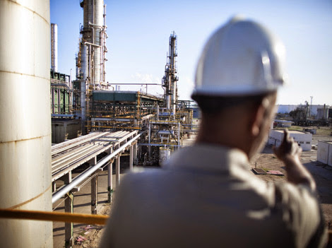 Selon le professeur Boukrami, La baisse des prix du pétrole s’accélérera en 2016