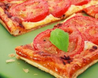 Tarte à la tomate et au thon relevée à la moutarde