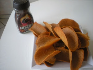 Tuiles au café