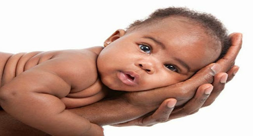 Une réfugiée nigérienne accouche en pleine rue à Batna