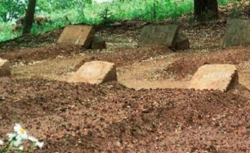 En présence des deux juges français, Les crânes des moines de Tibhirine exhumés