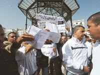 Ils réclament les mêmes avantages que leurs collègues en activité : Constantine, les policiers à la retraite observent un sit-in