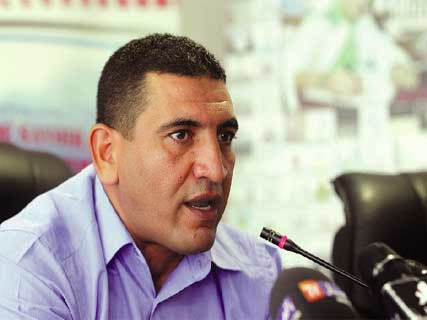 Karim Tabbou, hier, au forum de “Liberté” : “Le pays fonctionne au jour le jour”