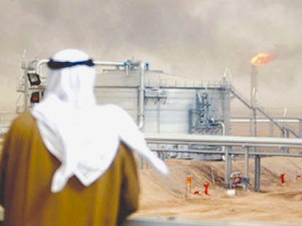 Le royaume wahhabite veut “ralentir l’expansion de producteurs concurrents” : Baisse des prix du pétrole, le deal américano-saoudien