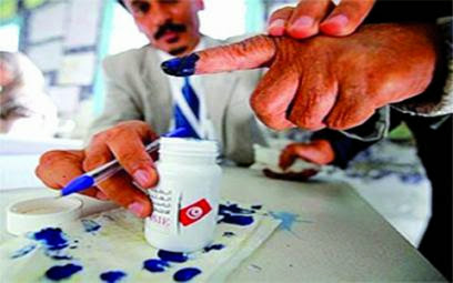 Les Tunisiens mobilisés pour une transition démocratique sans heurts