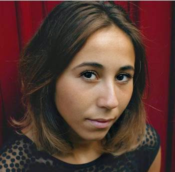 Maya-ines touam, artiste, à l’expression : « L’algéroise est mutlifacette »