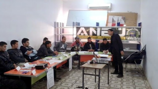 Micro-entreprise: un guide d&rsquo;accompagnement pour les jeunes investisseurs