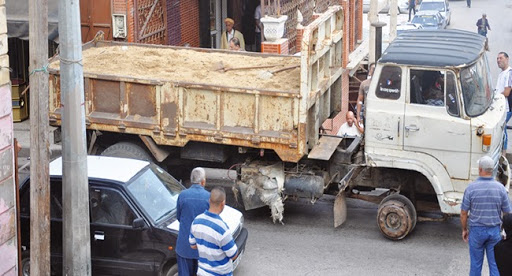 MOSTAGANEM : Un voleur de sable abandonne son camion et fuit les gendarmes