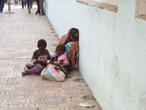 Réfugiés africains et syriens, Les responsables s’en lavent les mains