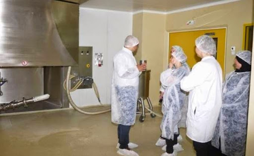 Une journée dans le laboratoire pharmaceutique Merinal, L’hygiène une qualité à ne pas rater