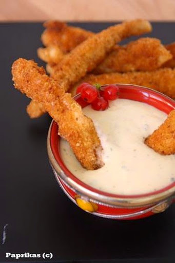 Bâtonnets de poulet frits à la sauce blanche