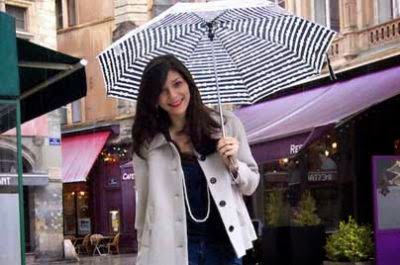 Bien protégée sous mon parapluie !