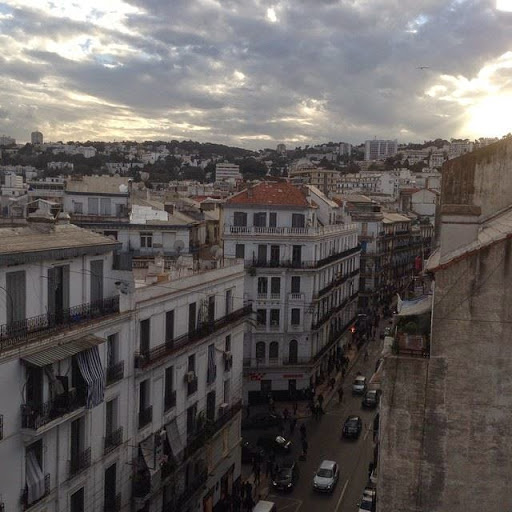 L’artiste franco-tunisien eL Seed est à Alger pour peindre un immense calligraffiti