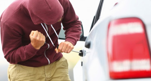 Que dire du pauvre citoyen ? : le véhicule du commissaire d’ain tedeles volé