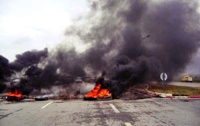 Sananès : Des dizaines de mal-logés bloquent la circulation automobile