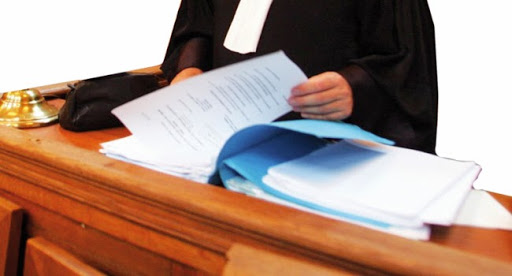 Scandale a l’APC de bousfer (Oran) : des salaires versés ‘’délibérément’’ depuis 8 mois à 2 prisonniers et une émigrée