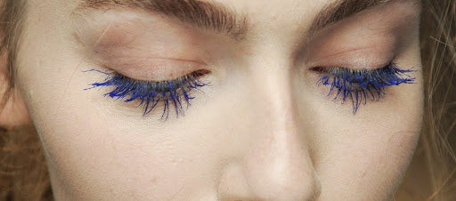 Session beauté : la tendance mascara coloré