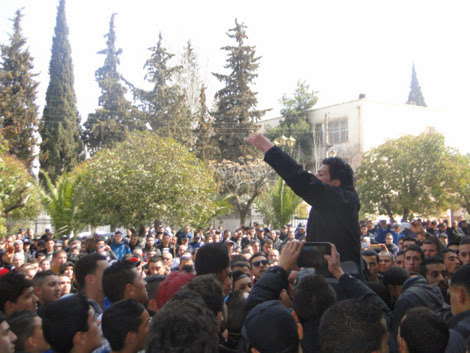 Université USTO Oran : Les étudiants ferment l’université et menacent de sortir dans la rue