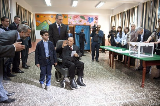 17 avril, le quatrième mandat de Bouteflika, La présidence à vie consacrée