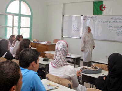 Algérie: 240 000 fonctionnaires du secteur de l’éducation seront promus en décembre