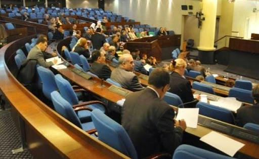 Alors que sa pêche est encore interdite par la loi, Les députés dénoncent le braconnage du corail