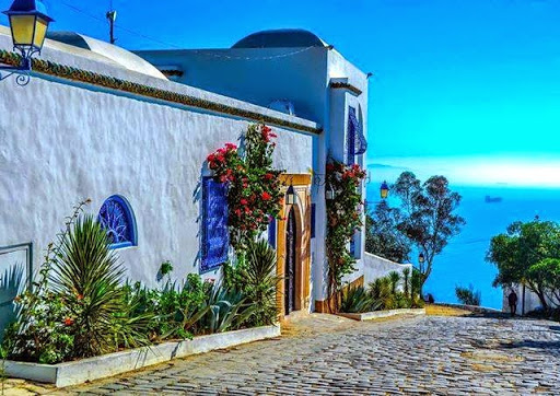 Aux frontières Est,  Vers 10 000 passages par jour pour la Tunisie